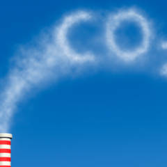 煙突から出るCO2の煙。CTE（シーティーイー）が取り組むCO2削減技術のイメージ。