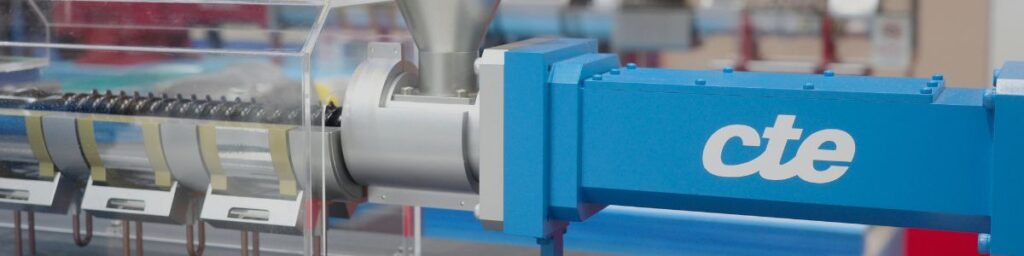 テスト機として使用される押出機のスクリュー部と供給部の構造